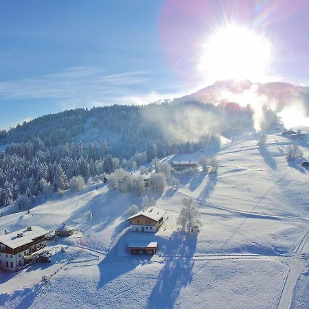 Chalet On The Ski Slope In St Johann In Tyrol Apfeldorf Exteriör bild