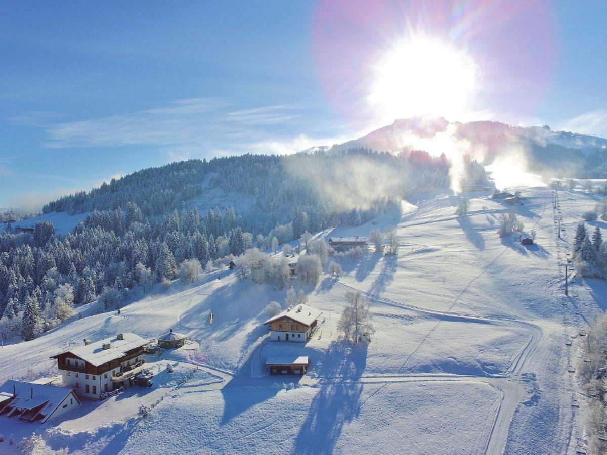 Chalet On The Ski Slope In St Johann In Tyrol Apfeldorf Exteriör bild